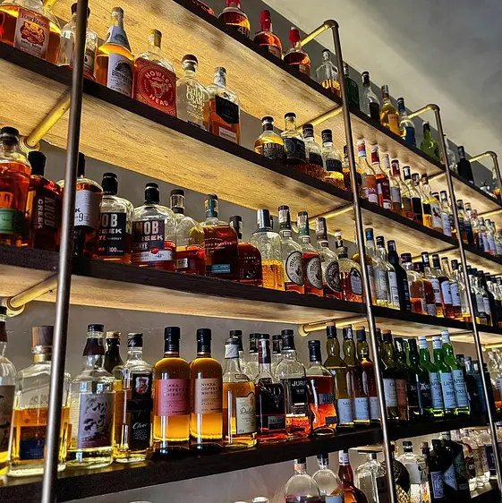 86 プルーフ・ ウィスキー ・バー