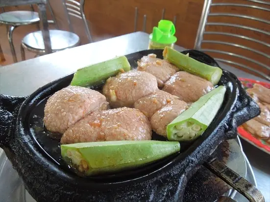 ラウ・イェー・ドゥック・ドゥン